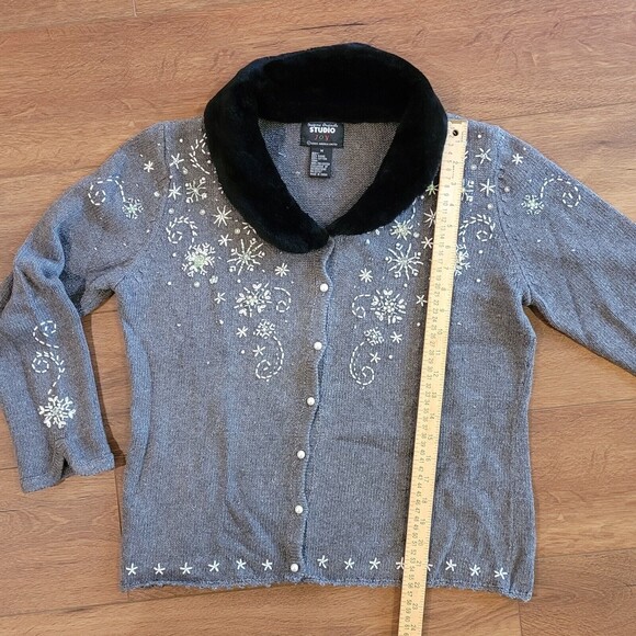 Designers Originals Studio Joy Sweater Womens M Gray White Snowflakes Cardigan - Picture 6 of 16